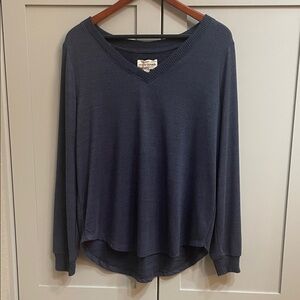 Elegant Navy V-Neck Long Sleeve Top
